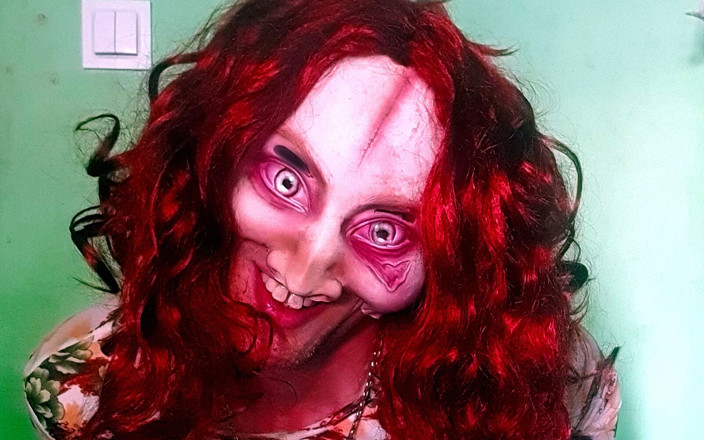 Demon Bitch: Збуджена демон-сука в ліжку потребує екзорциста