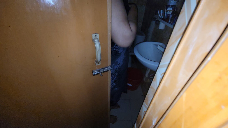Tasnim Zara: Ma demi-sœur prenait une douche avec la porte ouverte et...
