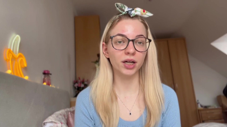 Goddess_Bella_Rae: Comment lui parler de ta taille micro !