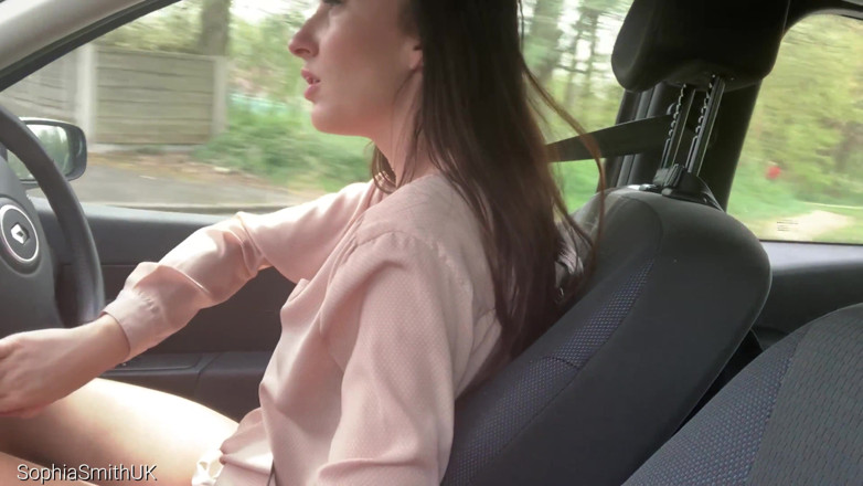 SophiaSmithUK: Chica sexy va conduciendo