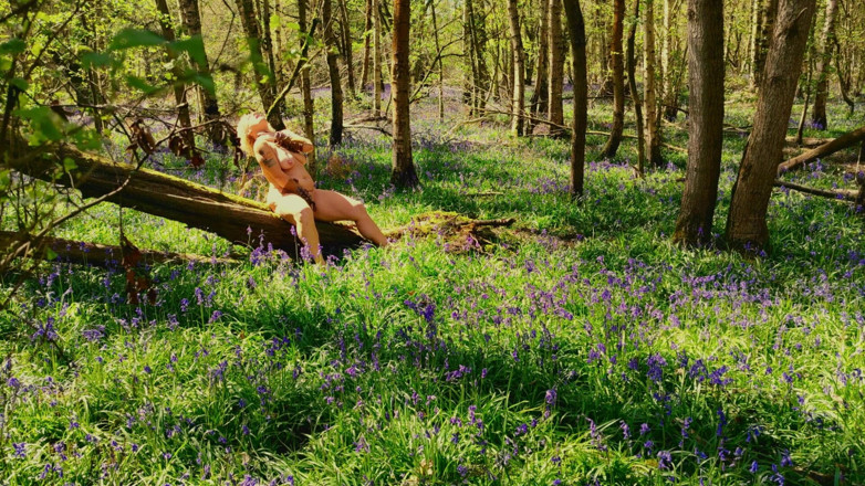 Kylie Britain Adventures: Reina Kylie de los bluebells