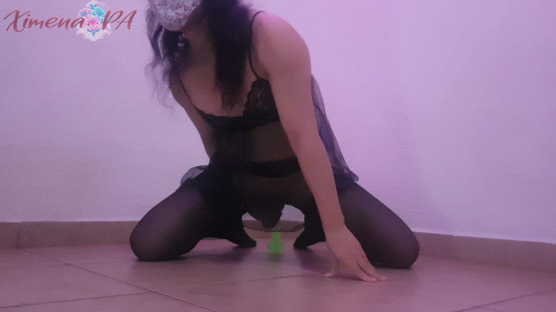 Ximena PA: Cavalcando un dildo luminoso in lingerie sexy