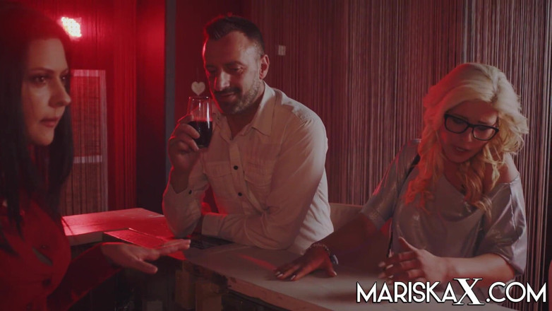 Mariska x: Mariska miluje, když je její přítelkyně Tina ošukána