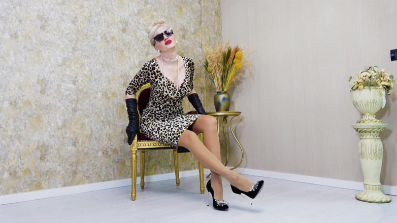 Goddess Celine: Nebenan-dominanz