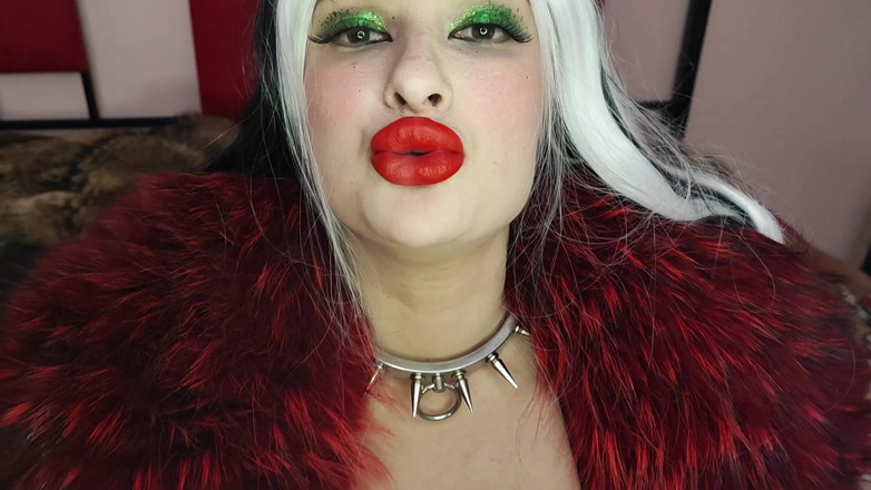 Princess18_: Cruella De Vil geniet van bont en spuiten