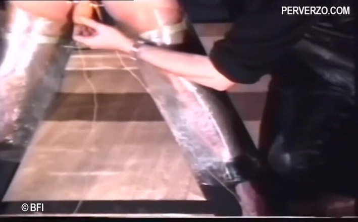 House of lords and mistresses in the spanking zone: 痛苦的荡妇得到处理