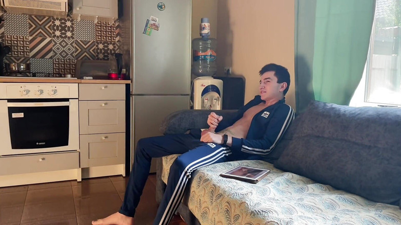 Ethan Lestray: Pełny film Gopnik zerżnął Słodkiego Bliźniaka i spuścił go