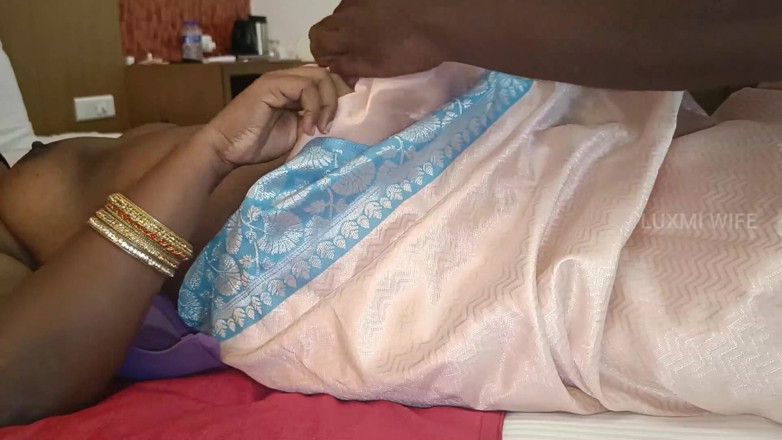 Luxmi Wife: Sexe avec une femme mariée avec un inconnu -4
