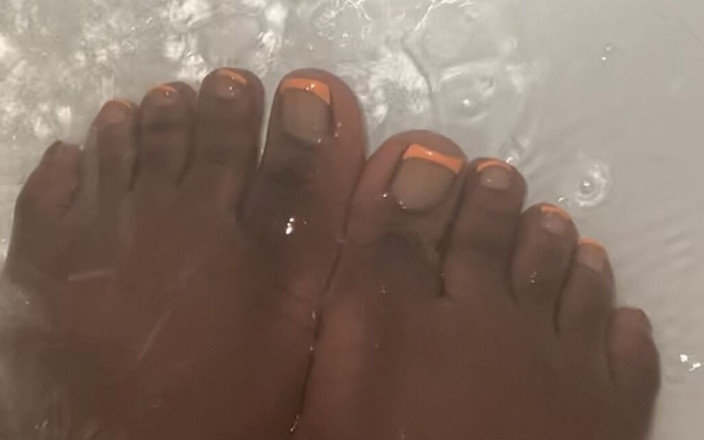 Chantell Dior: Подчищаю мои толстые шоколадные ступни