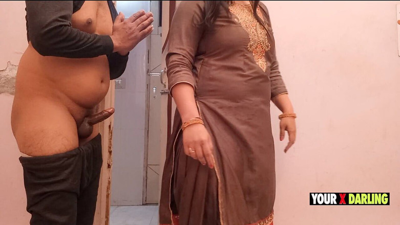 Jony Darling: Punjabi jatti mergokin bihari lagi asik masturbasi di kamar mandi...