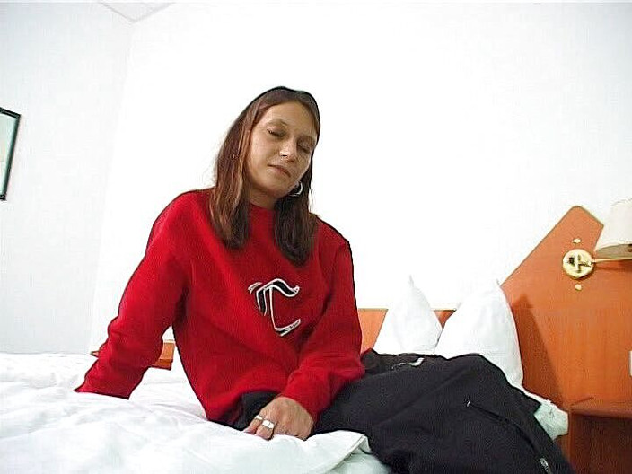 German Classic Porn videos: Doris 19, joven morena intenta ser una estrella de cine