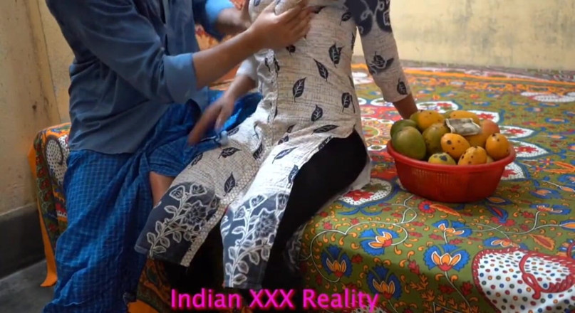 ADM111AG: Desi vesnický sex s desi klukem