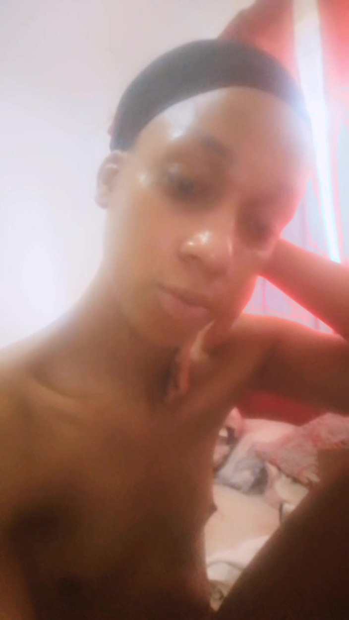 DIAMOND BLACK: Diamond_black1 - fumer et masturber dans la baignoire, fétiche