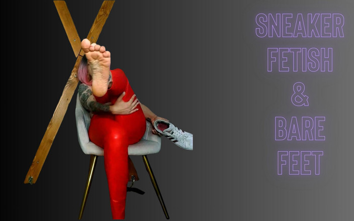 Lady_Angela: Lady Angela Polonaise, baskets puantes, fétiche, latex rouge, legging, pieds...