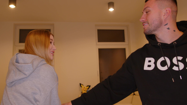 Rauls Bud: Angelic Blonde Amalia Davis Has No Way to Pay Rent