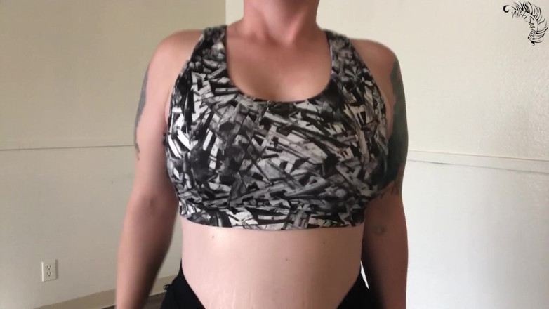 Nikki's Fetishes: Мої підстрибуючі цицьки в спортивних бюстгальтерах