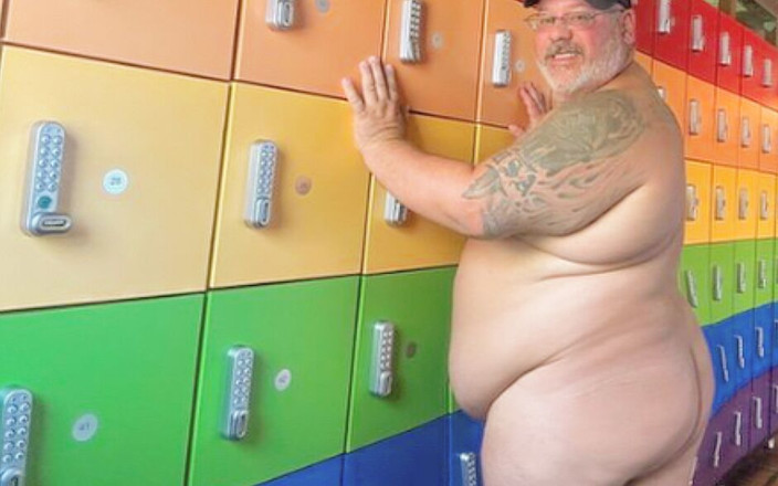 Hand-Free-Daddy-Chub: Bull Nuts Coach Stepdaddy with Grey Chest Hair Has Handsfree...