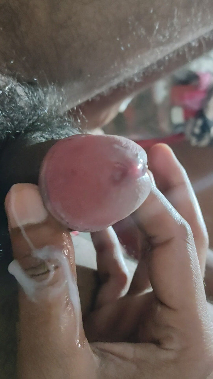 JanviSharma: Masturbace uvolnila bílou mléčnou