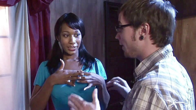 Radical Interracial: オタクの男弄温泉黒檀の女の子