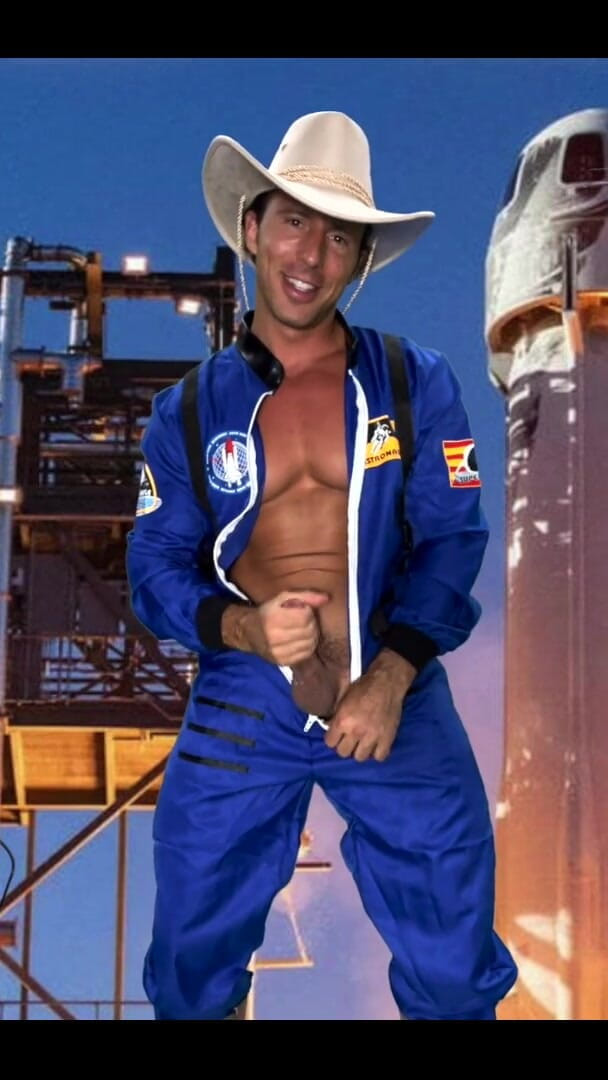 Reese Rideout: スペーススーツのオッコ