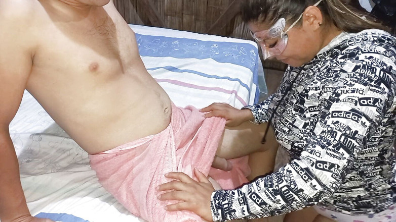 Martin13: Porno en español, la madrastra se sorprende de que su...