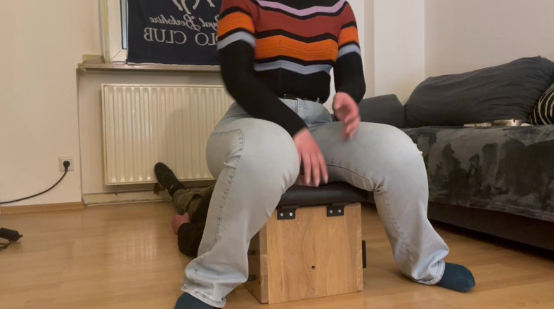 Lizzy Crush: Blugi strălucitori Facesittingbox