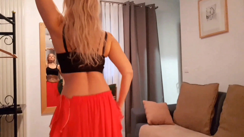 Selena701: La danse du ventre de Selena, pose et sexe