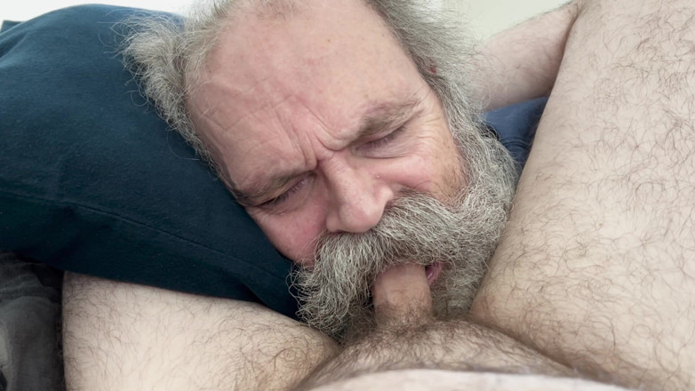 FuzzyBeardBoy: Тато вуса обожнює член, ковтає сперму