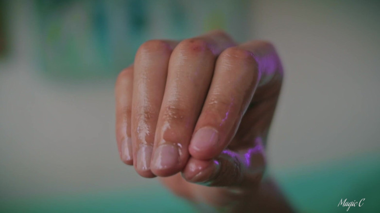 Magic C: あなたは私の油っぽい大きなイケメンのコックが好きですか?あなたは私のprecumのすべてを舐めますか?