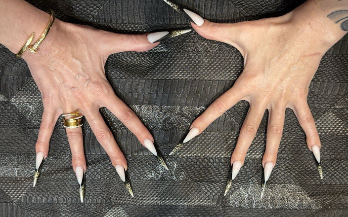 Julia domaina: La nouvelle forme de l’ongles est encore plus longue, talons...