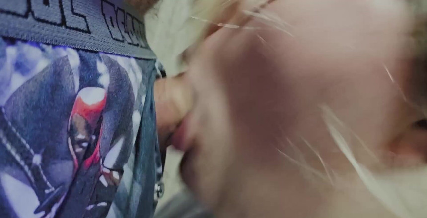 Funhousewife69: Sugade hans kuk och runkade hans sperma på mina bröst!...