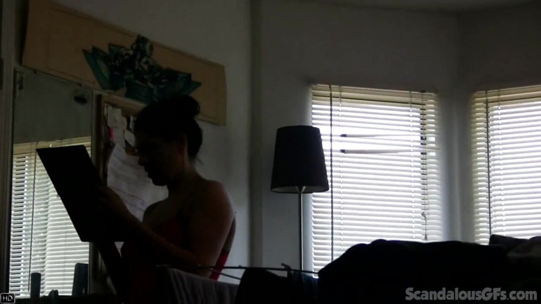 Scandalous GFs: Un couple aime une séance de baise anale ensemble et...