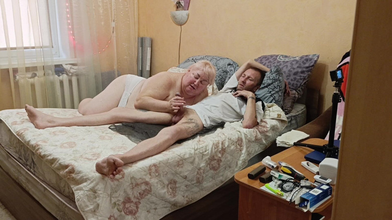 Zona901: Üvey anne döl yutarak sakso çekiyor
