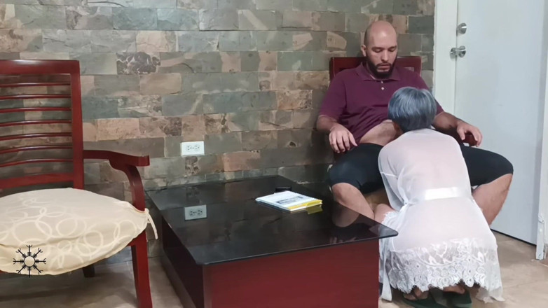 Swingersamateur40: 在我父母的家里，我操我的继兄弟冒险性爱- 西班牙语色情。