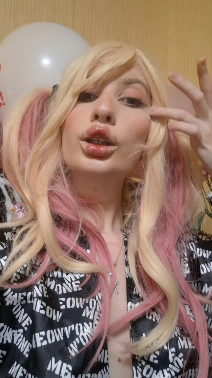 ElzaKom: Sweet Teen Elza Kom