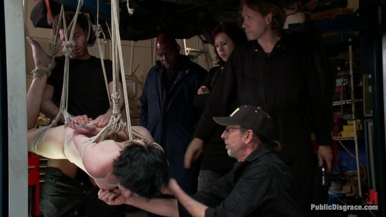 Public Disgrace by Kink: Emo babe follada por James Deen