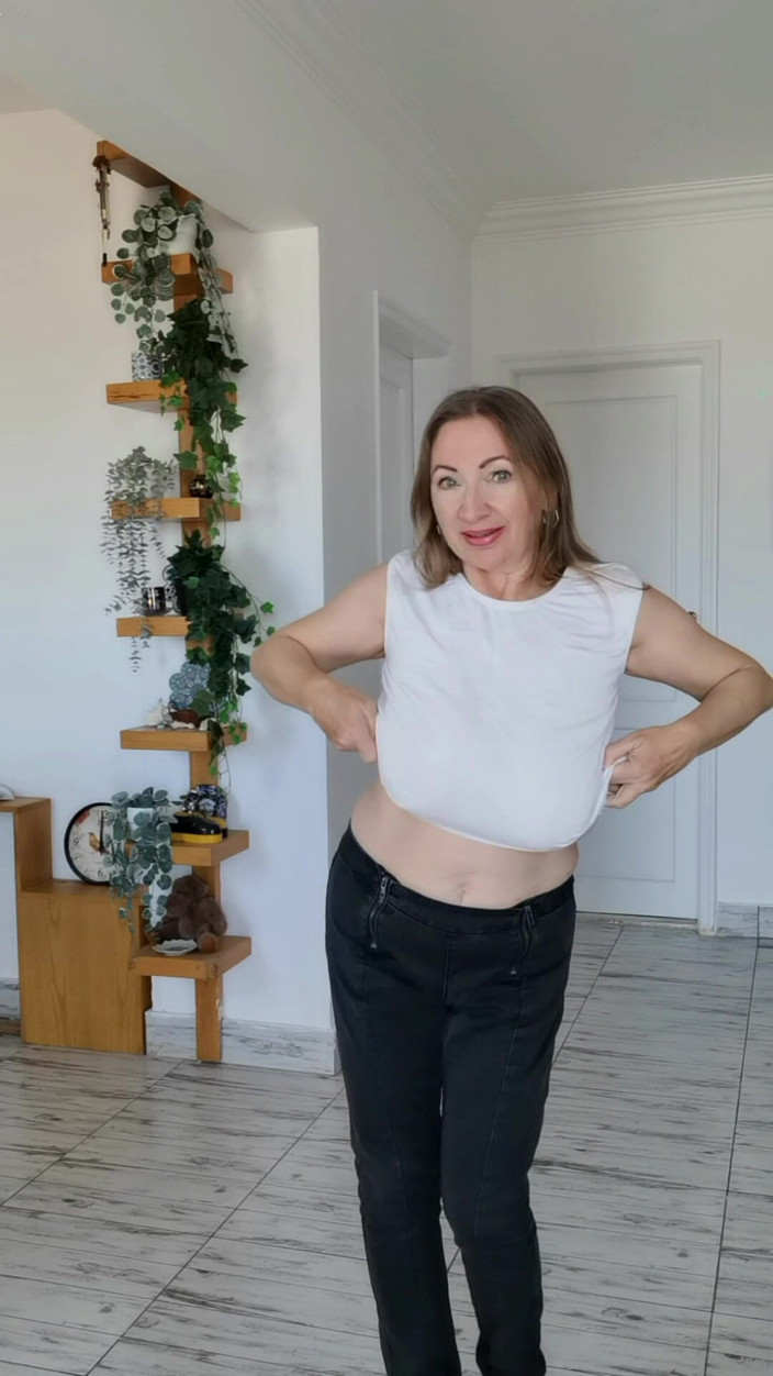 MariaOld: 거대한 자연산 젖탱이를 흔드는 핫한 GILF 모음집