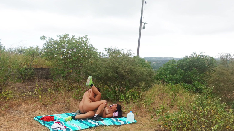 Lady: Che fantastico sesso lesbico in campagna tra una matrigna tettona...