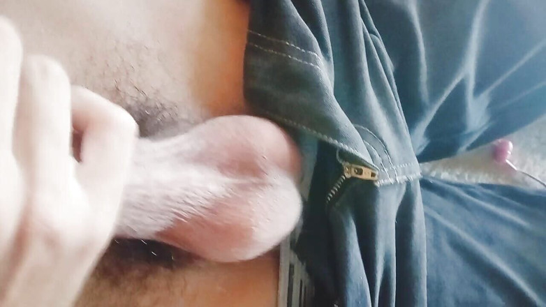WolfGV: Mi masturbo in una giornata calda