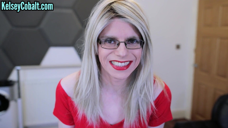 KelseyCobalt: Crossdresser sperma v punčochách