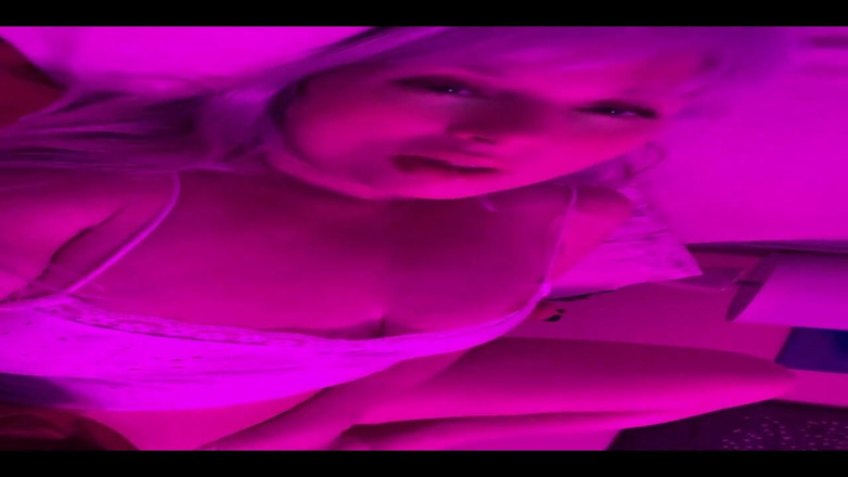 PaintedRose Taboo Femdom Fetish MILF: Pepek siapa ini? It's Mine tapi aku Boleh Kongsi Dengan...