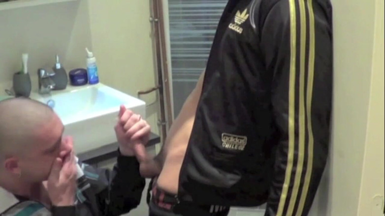 Crunch Boy: Une Arabe se fait sucer et baiser par un gay...
