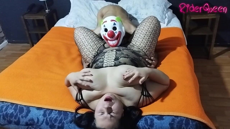 Riderqueen: Paffuto registra sua moglie a Halloween con un giovane e...