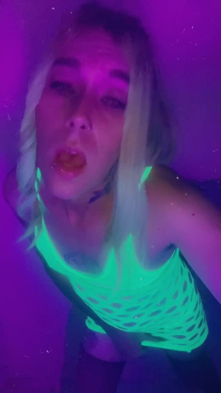 CarmenMelatonin: Seksi iç çamaşırı rave kızı