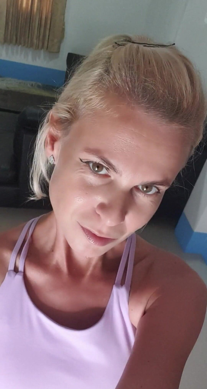 MissAnja_FH: No olvides dejar algunos corazones y comentarios en mis mensajes...