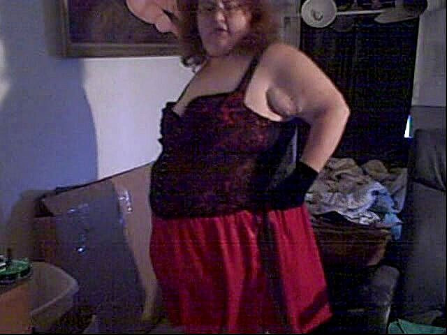 BBW nurse Vicki adventures with friends: Cam show tančí a svléká se plus smích, mluví s...