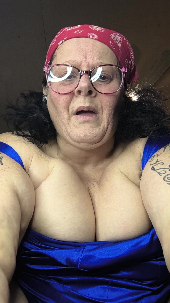 HerculesnVENUS: Maître, je suis tellement coquine que j’ai déchiré ma culotte...