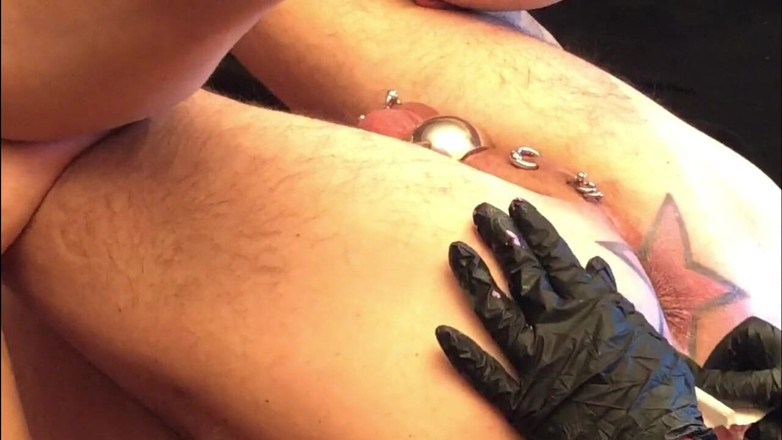 Dominatrix Frida: Trou du cul, tatouage d'une star