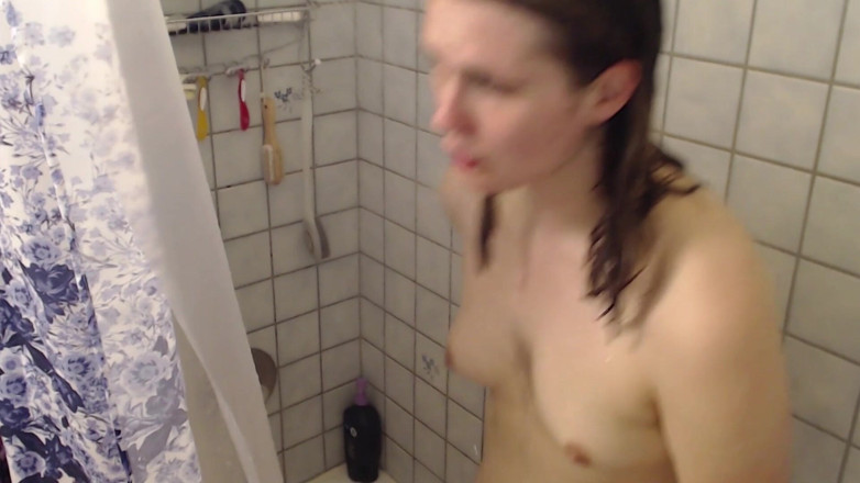 Brooke Casey: Shower Cam: Girlfriend in Parents Shower