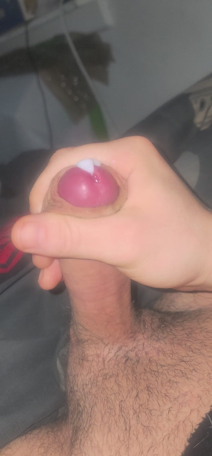 FootAijin: 19 yaşındaki genç kız mastürbasyon yapıyor ve boşalıyor